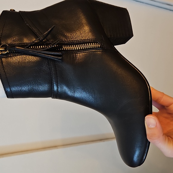 NINE WEST Black Leather Booties Size 7 - Picture 5 of 12